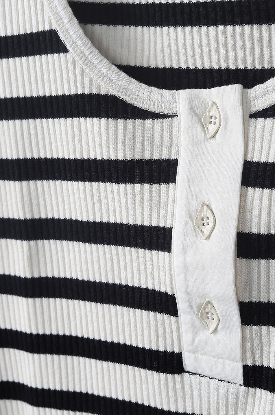 GANNI T-shirt rayé ajusté en maille côtelé col Henley Femme BLANC 3