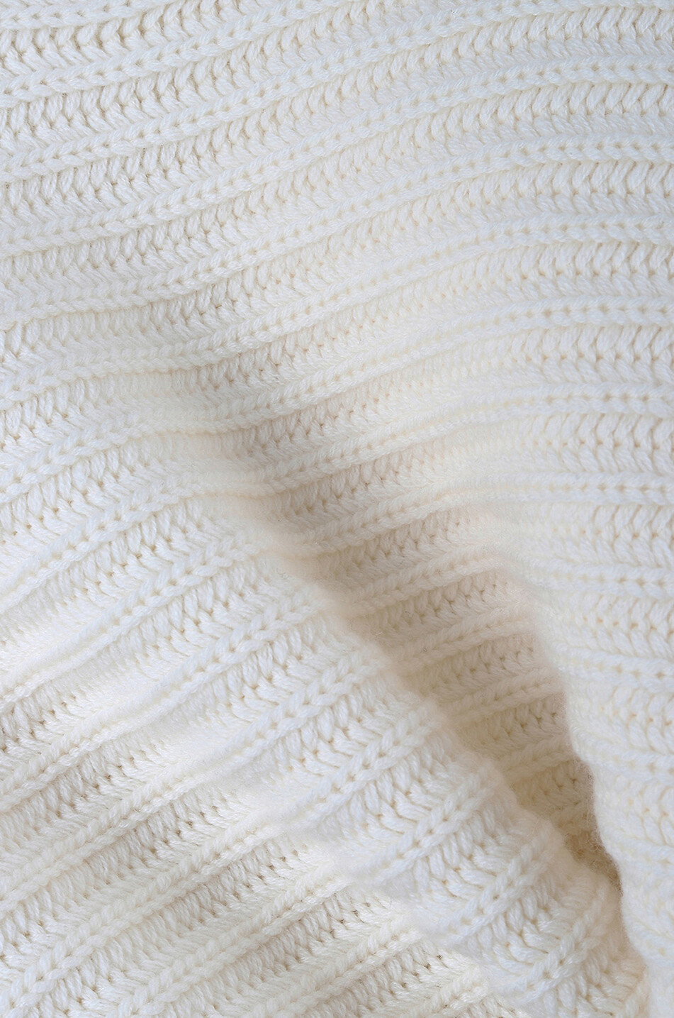 Oversize-Kapuzenpullover im horizontalen Rippstrick