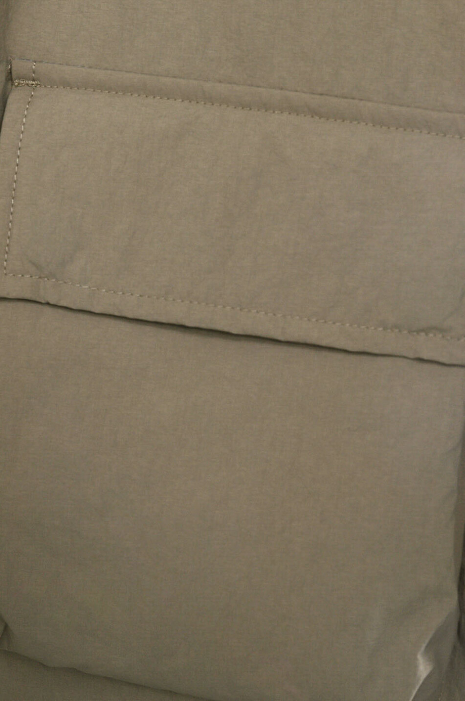 Daunenjacke mit Kapuze aus recyceltem Nylon Stayout