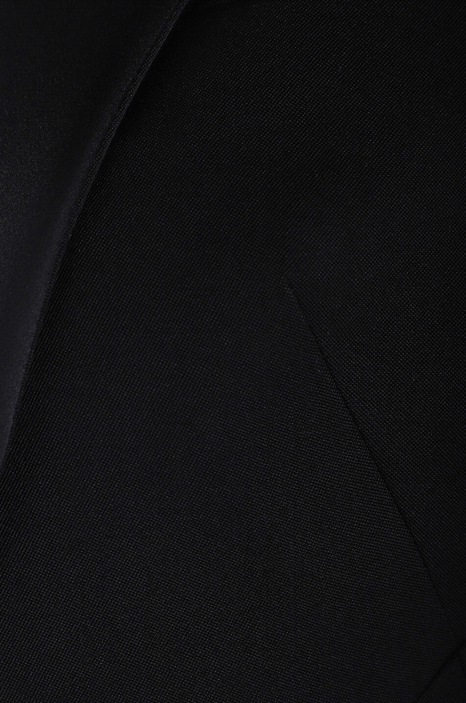 Taillierter Wollblazer mit Satin Peak Shoulder