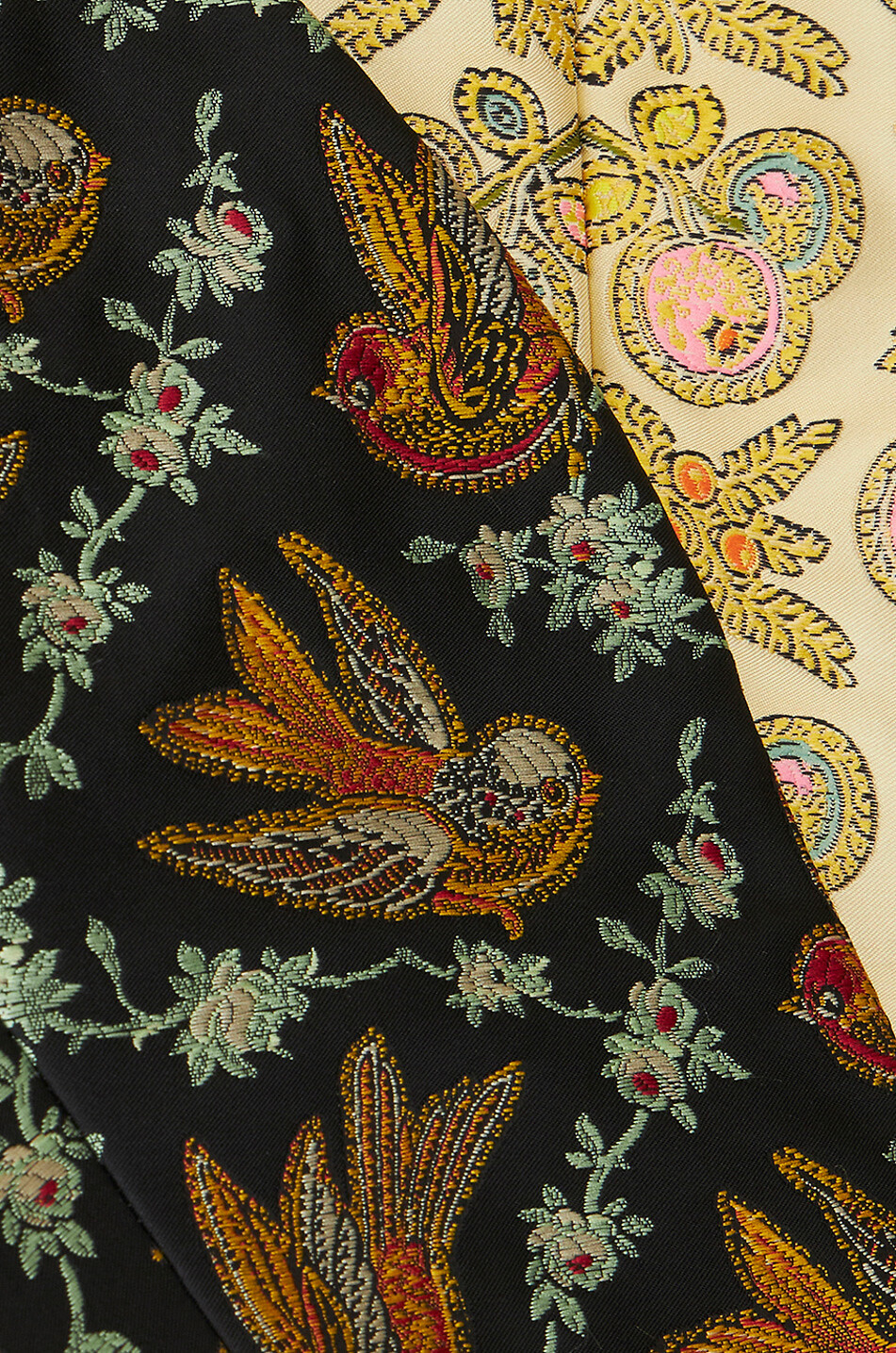 Veste raccourcie épaules nues en jacquard