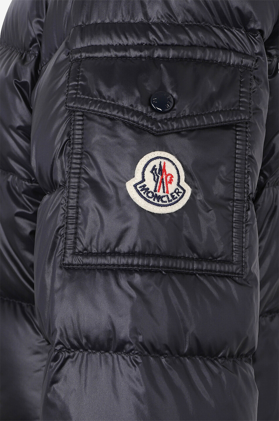 MONCLER Kurze Daunenjacke mit Kapuze aus recyceltem Material Gles Damen DUNKELBLAU 3