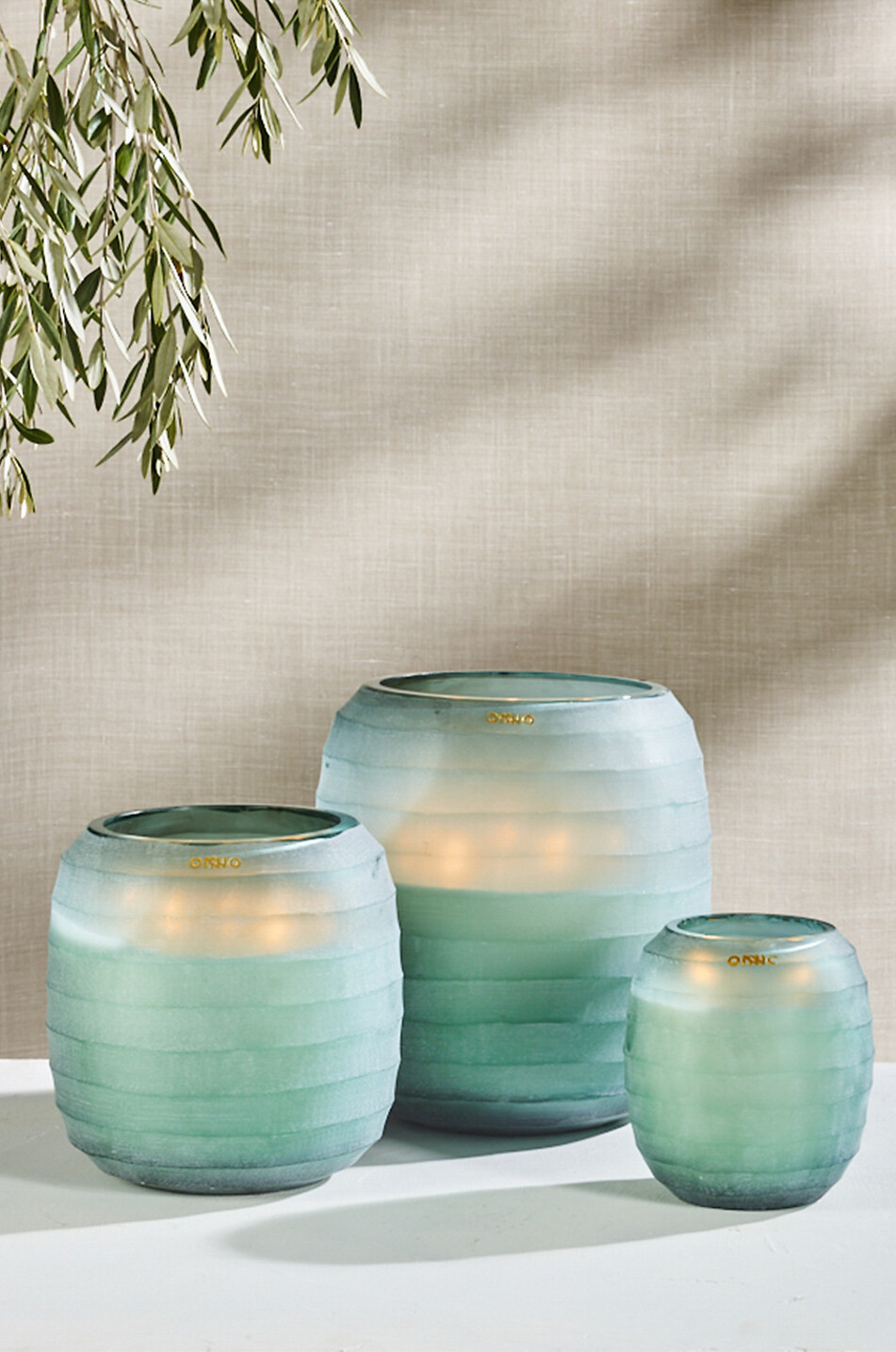 ONNO COLLECTION Duftkerze Waves Blue M - Phuket Lotus Haus BLAU 5