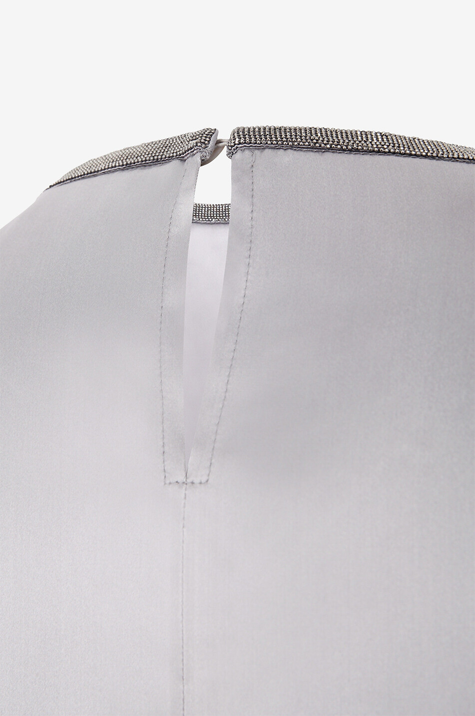 T-shirt en satin brodé de perles métalliques