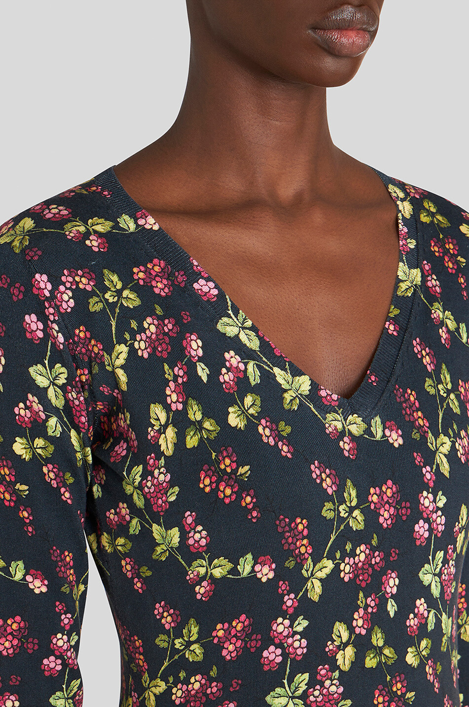 Pull ajusté à col V Berries
