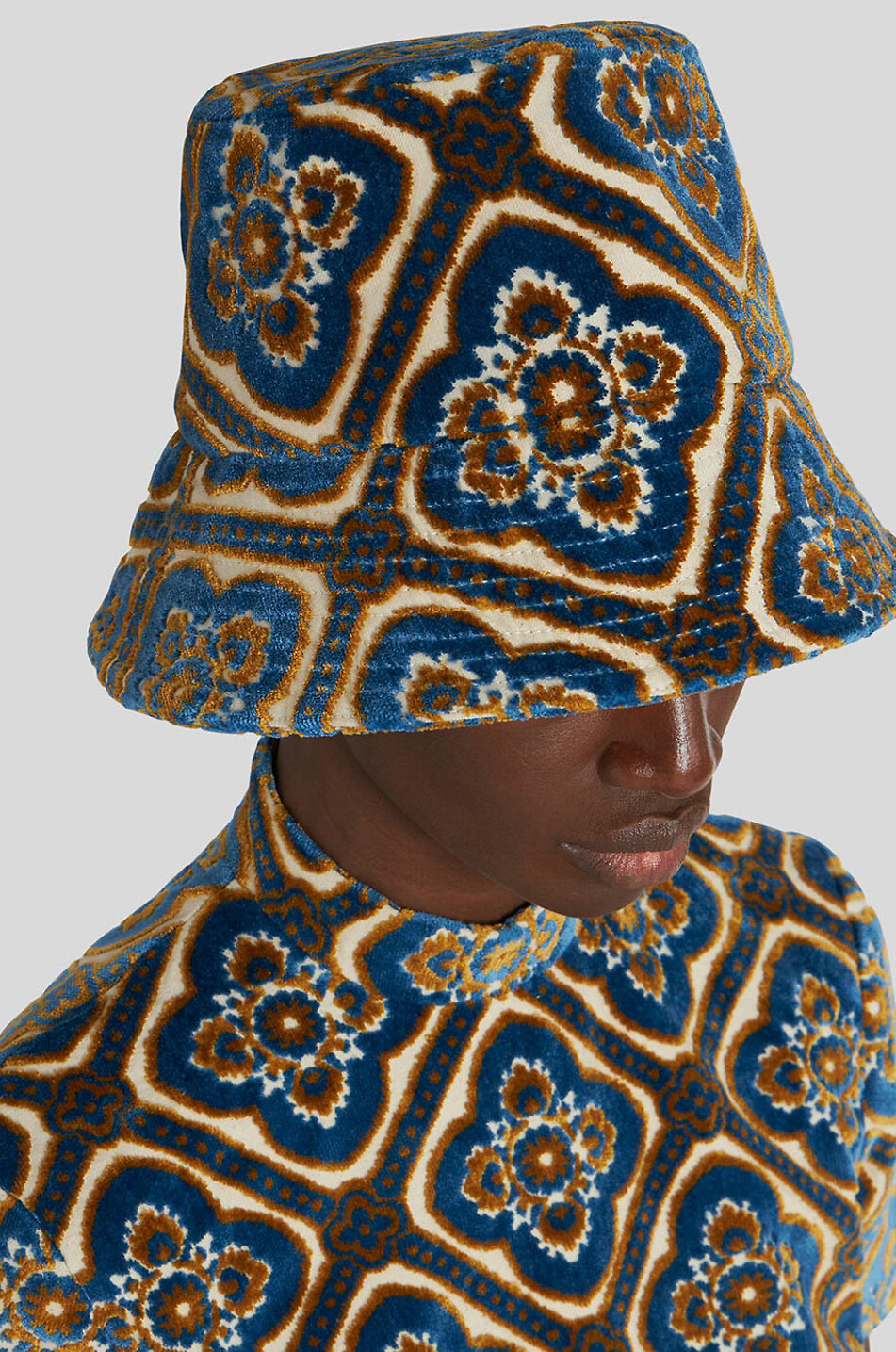 Medals jacquard velvet bucket hat