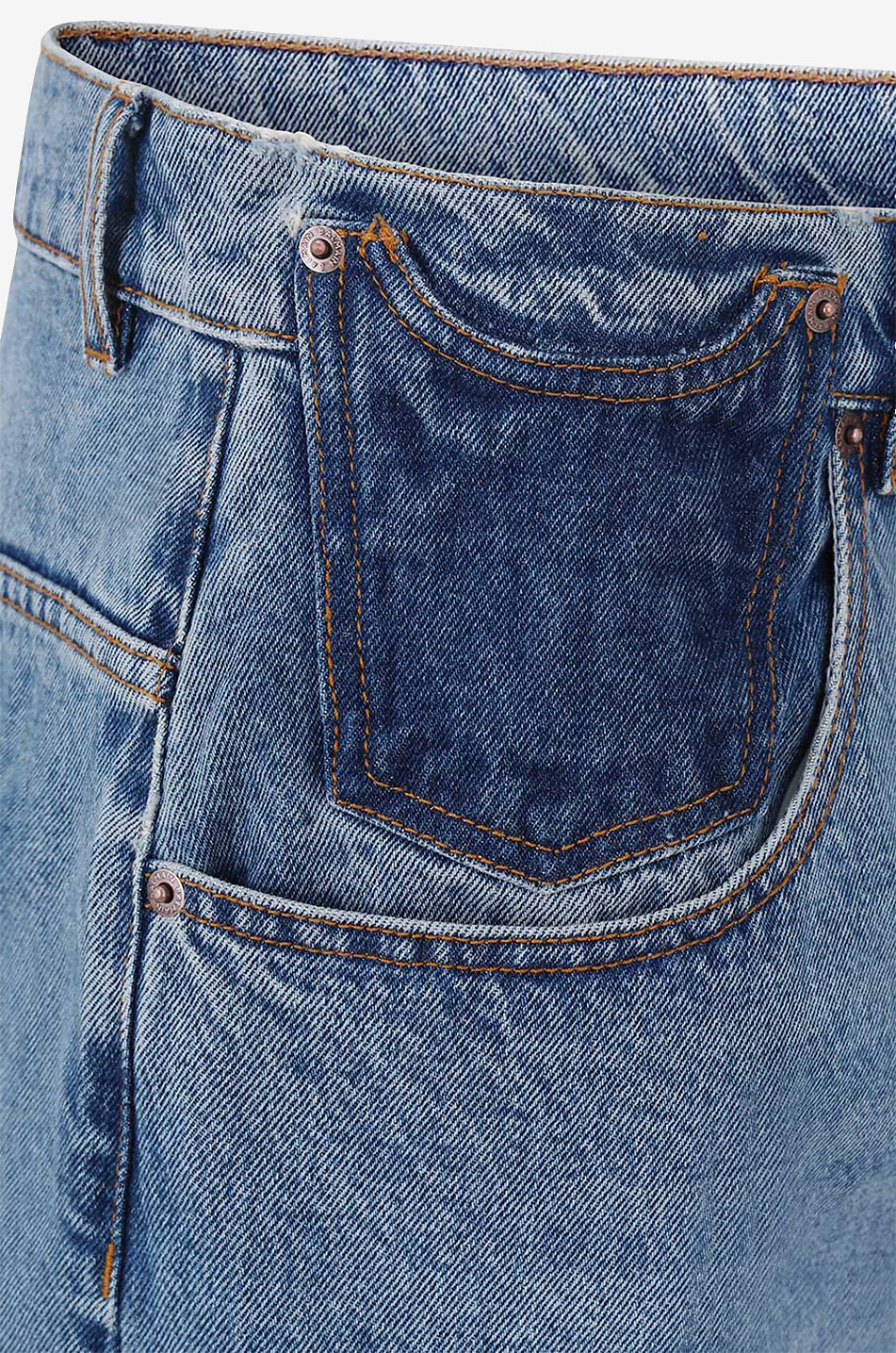 Lässig gerade Jeans mit Kontrast-Details