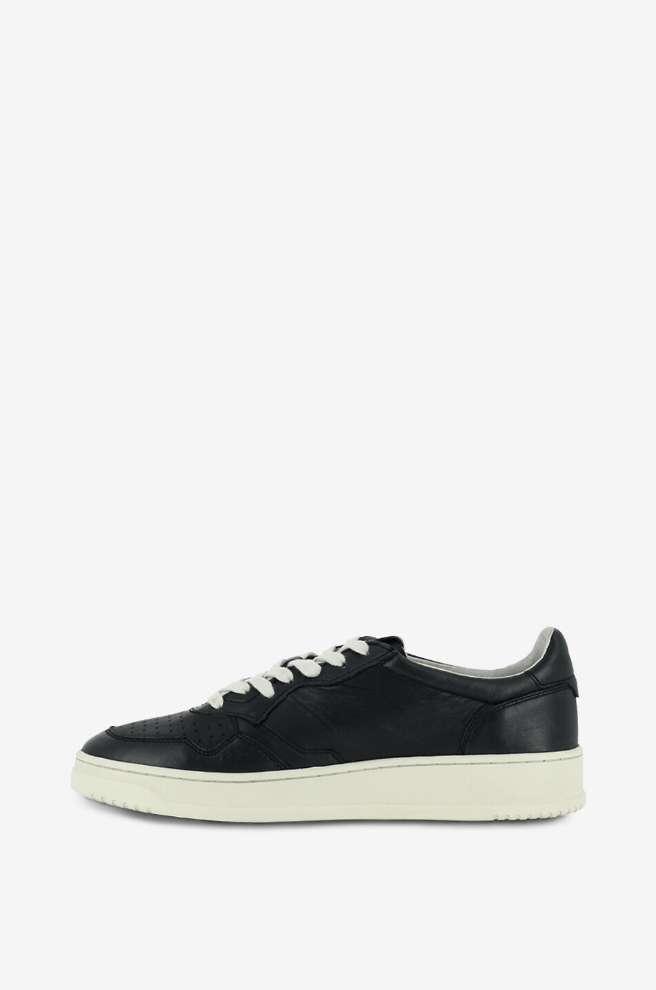 AUTRY Medalist black low top sneakers in smooth leather Men BLACK 3