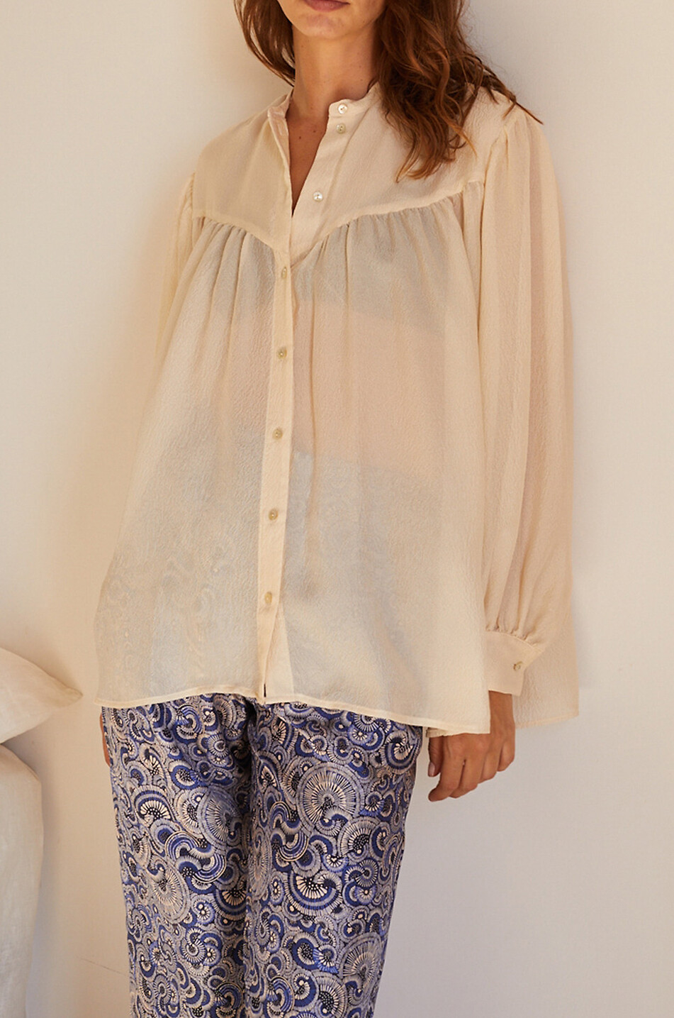 MOMONI Weite Bluse aus gehämmertem Seidenvoile Irvin Damen Hellbeige 2