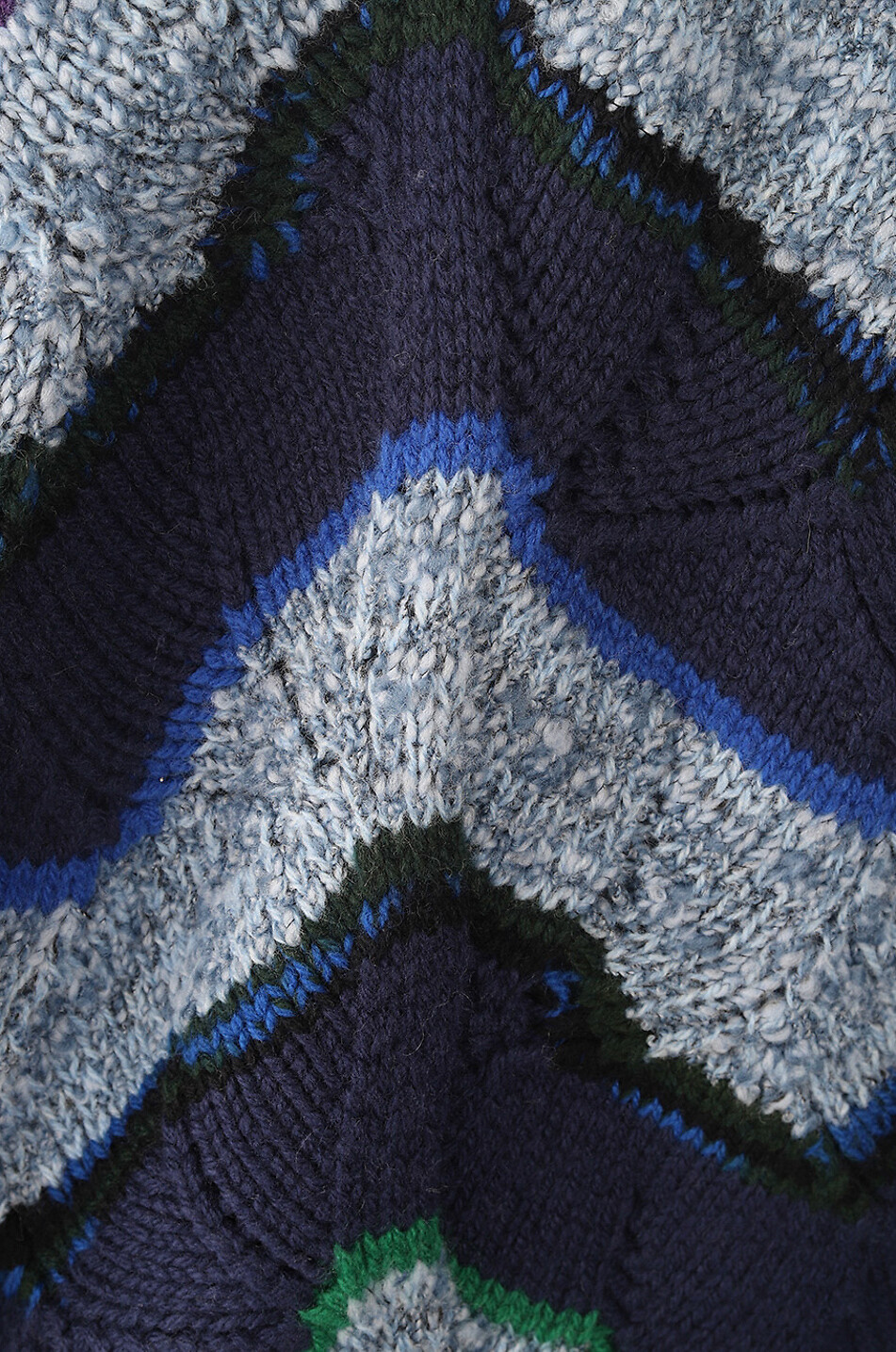 Zigzag patterned jacquard jumper in wool