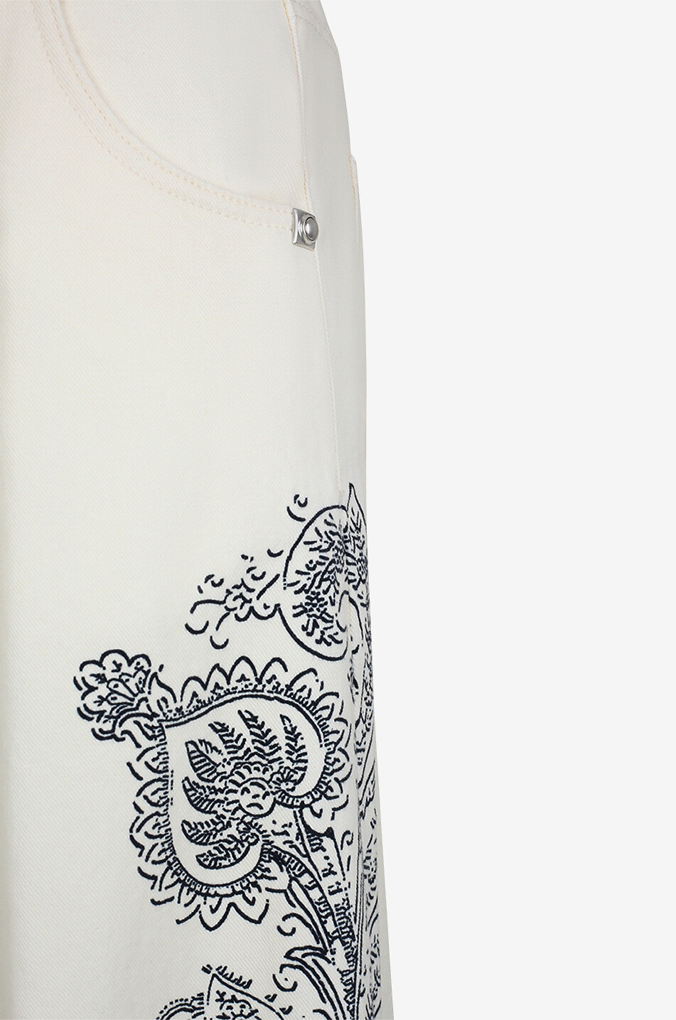 Ausgefranste ausgestellte Jeans mit Paisley-Print