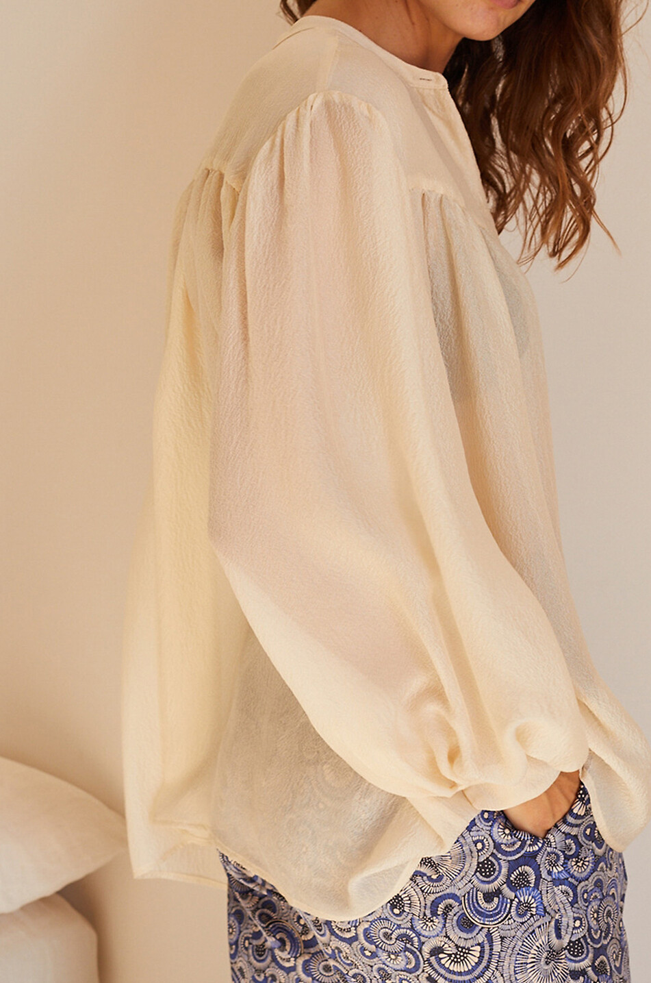 MOMONI Weite Bluse aus gehämmertem Seidenvoile Irvin Damen Hellbeige 3