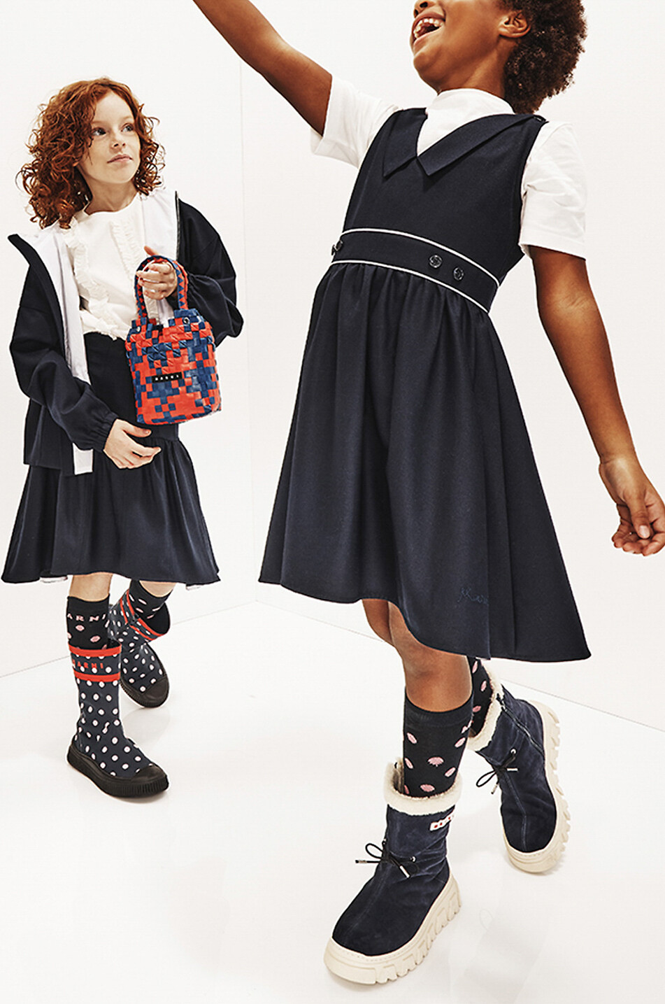 Robe sans manches fille en sergé à passepoils