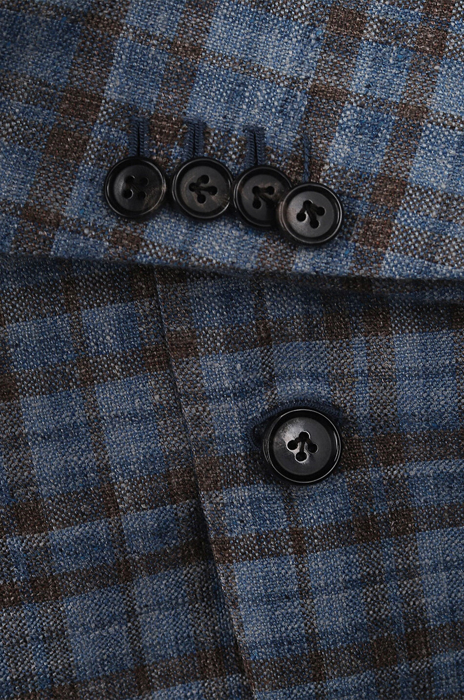 Blazer à carreaux à boutonnage simple.