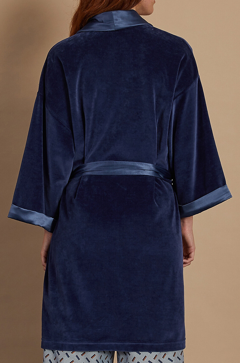 LAURENCE TAVERNIER Kurzer Bademantel aus Samt Velvet Damen DUNKELBLAU 4