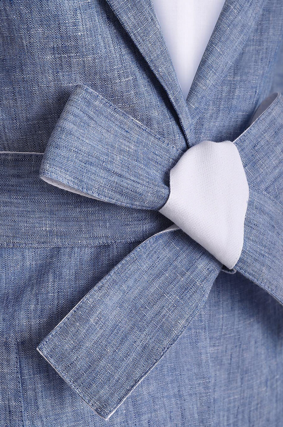 Leinenblazer mit Bindegürtel