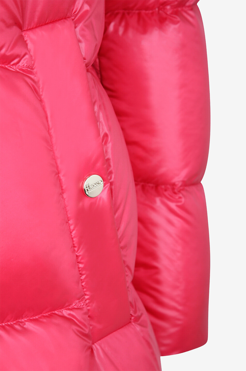 Doudoune mi-longue en tissu technique brillant