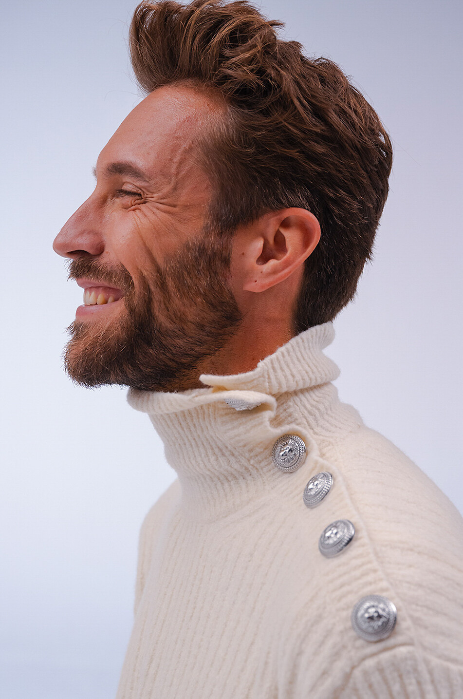 Rippstrickpullover mit Rollkragen aus Wollmix mit Knöpfen