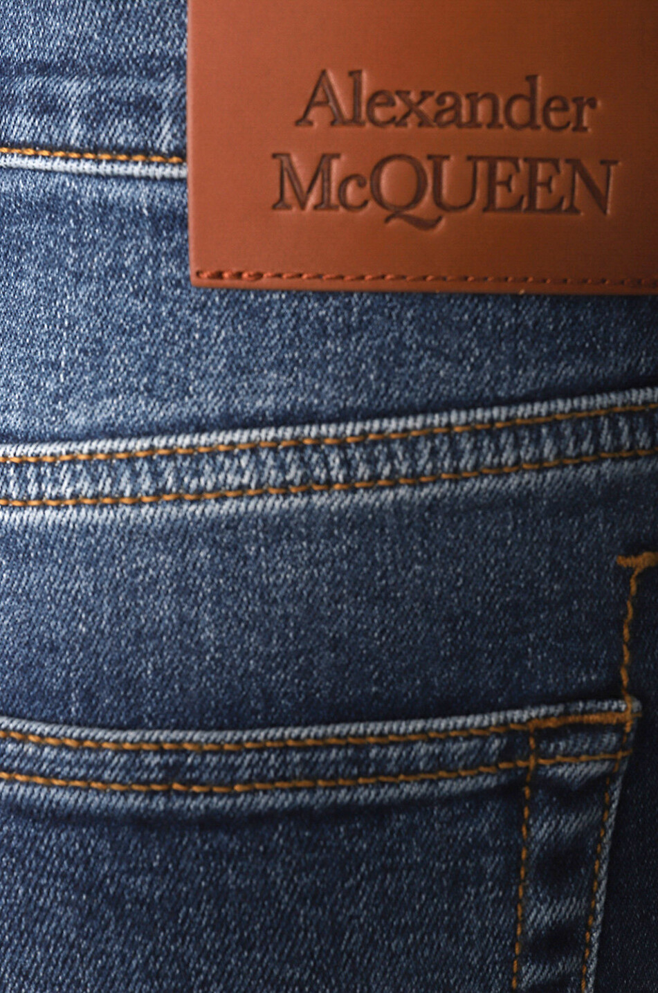 Ausgestellte ausgewaschene Jeans