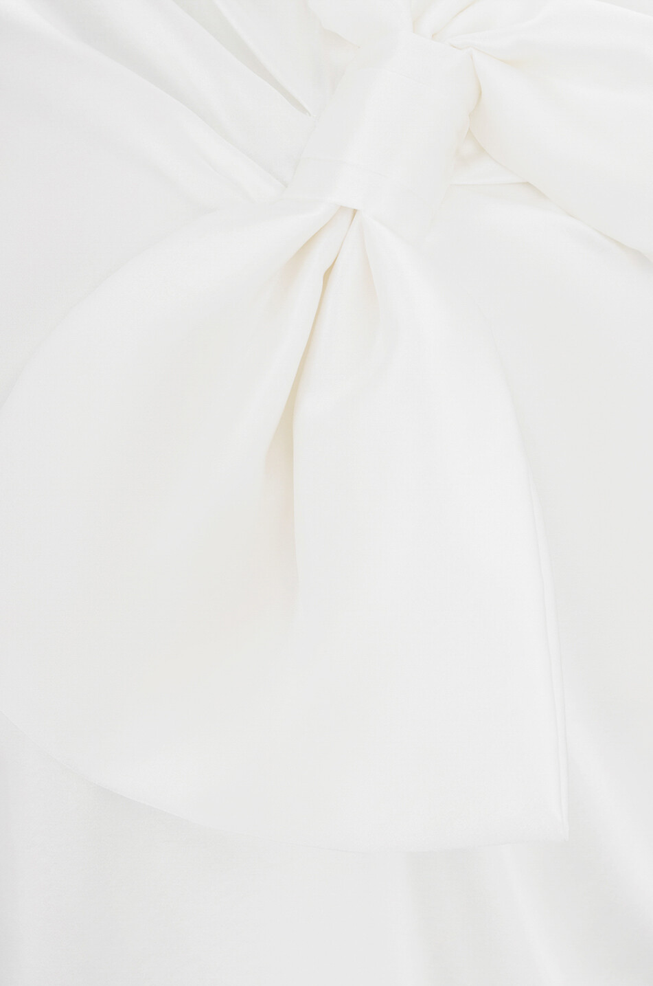 Seidensatinbluse mit Maxi-Schleife