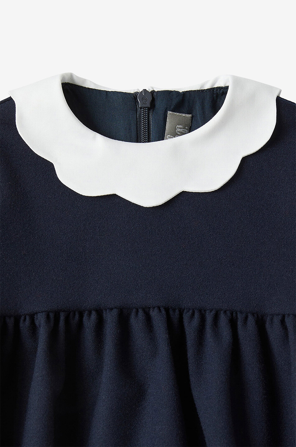 Baby-Stufenvolantkleid mit Muschelsäumen