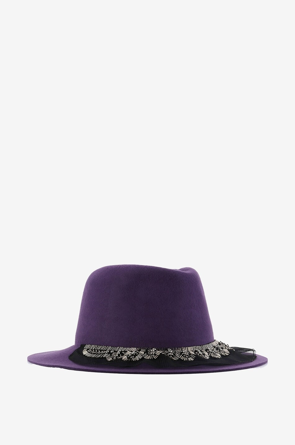 Fedora aus Filz mit Perlenstickereien