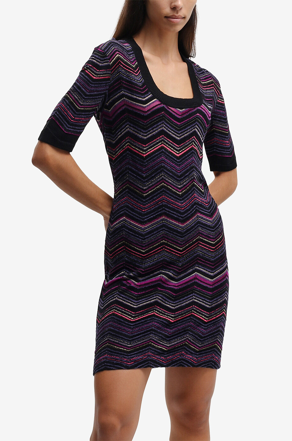 Kurzes Fischgräten-Strickkleid mit Lurex