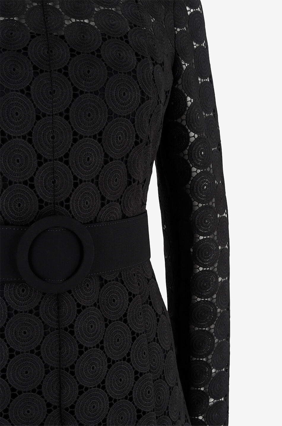 Ausgestelltes kurzes Kleid aus Tupfen-Häkelspitze