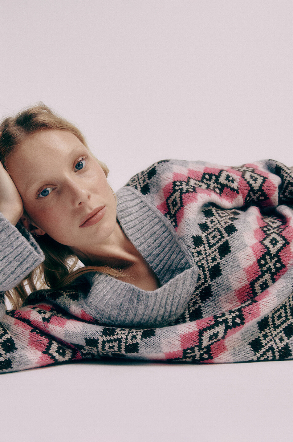 Chunky jacquard jumper with plunging V-neck