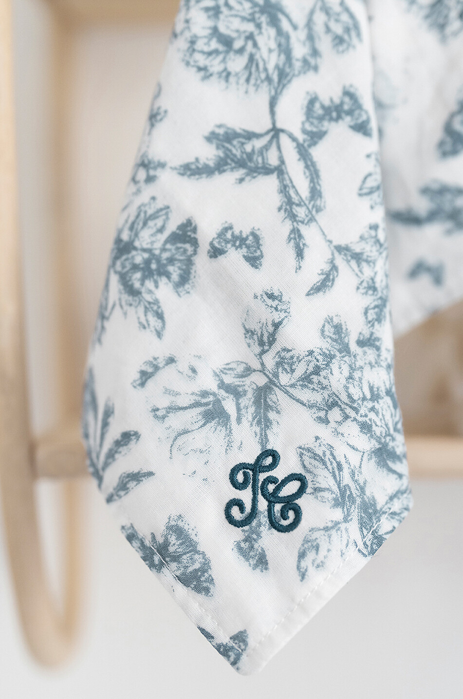 TARTINE ET CHOCOLAT Peluche orné de Toile de Jouy Augustin Le Lapin Bébé BLEU 3