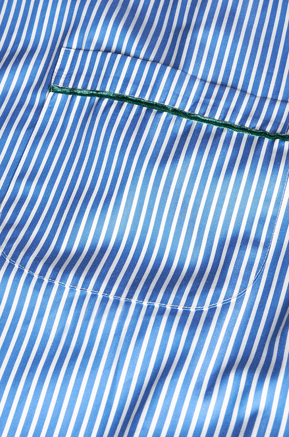 Gestreiftes Oversize-Hemd mit Samtpaspeln