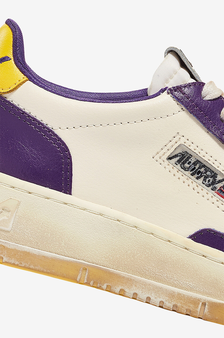 Used-Look-Sneakers in Weiss und Violett Medalist Super Vintage