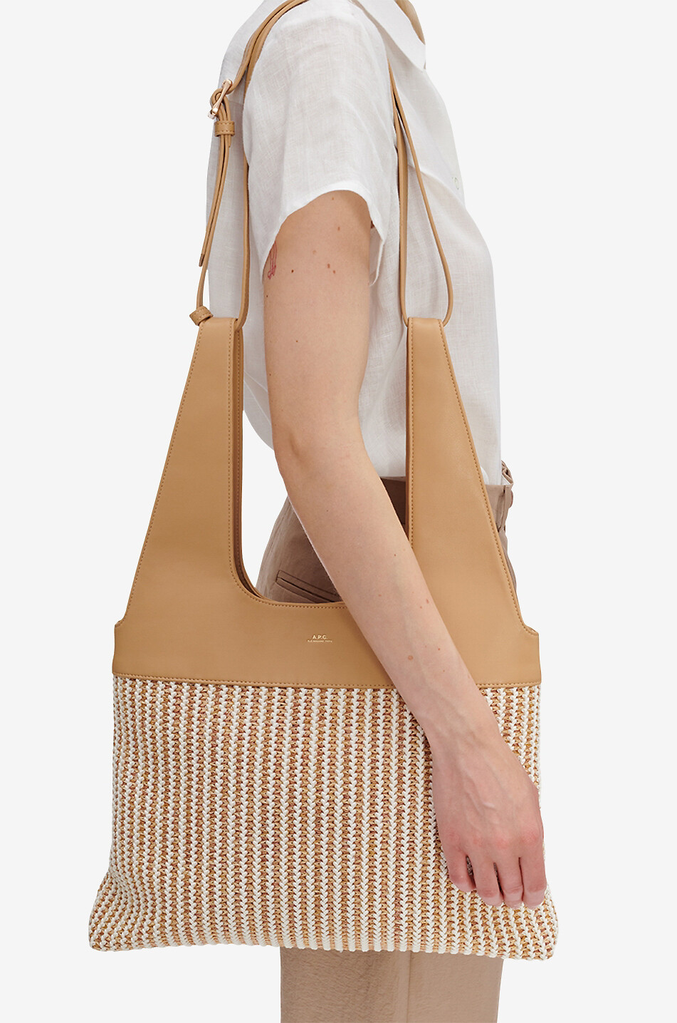 A.P.C. Sac cabas tressé effet cuir Sophie Femme BEIGE 3