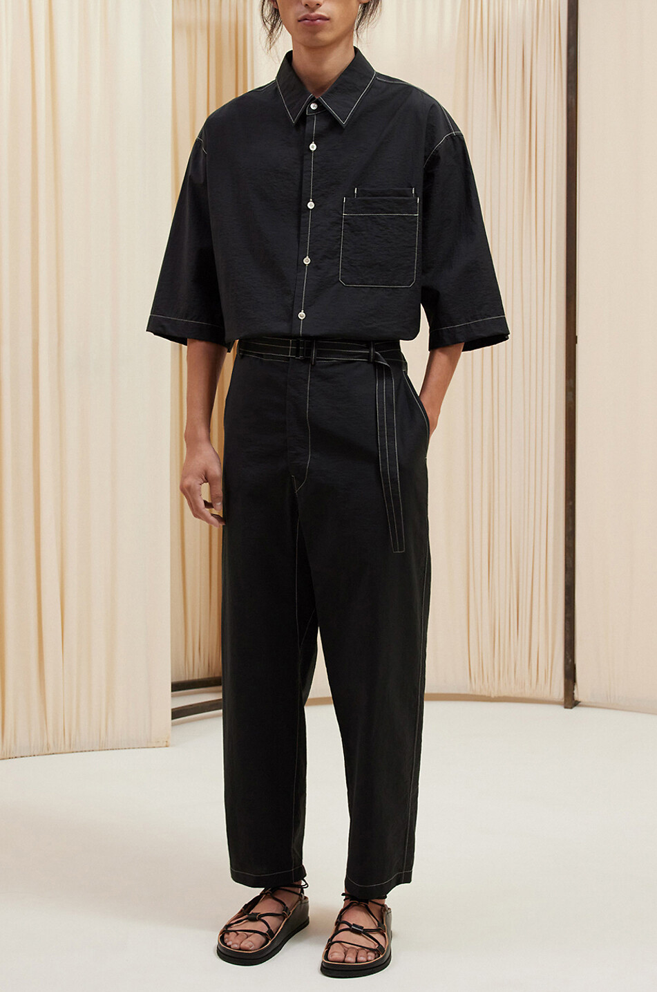 Belted lightweight cotton blend carrot trousers