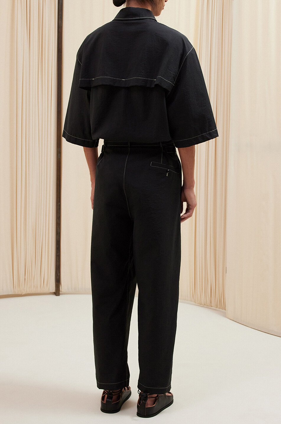 Belted lightweight cotton blend carrot trousers