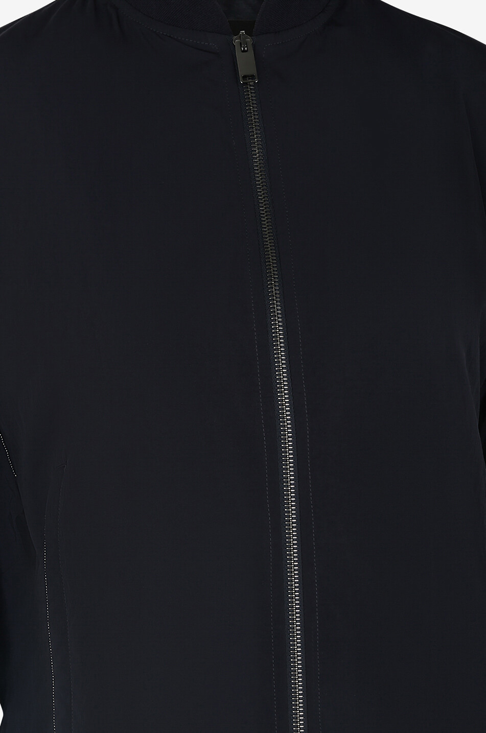 Verkürzte Windbreaker-Bomberjacke mit Metallperlenstickereien