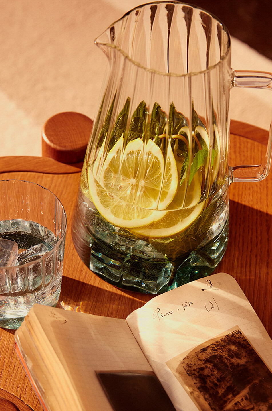 MAISON SARAH LAVOINE Carafe en verre Éclat - H20 Maison BLEU 3