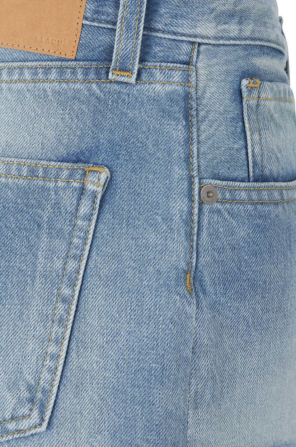 Short en denim délavé effiloché Kerala