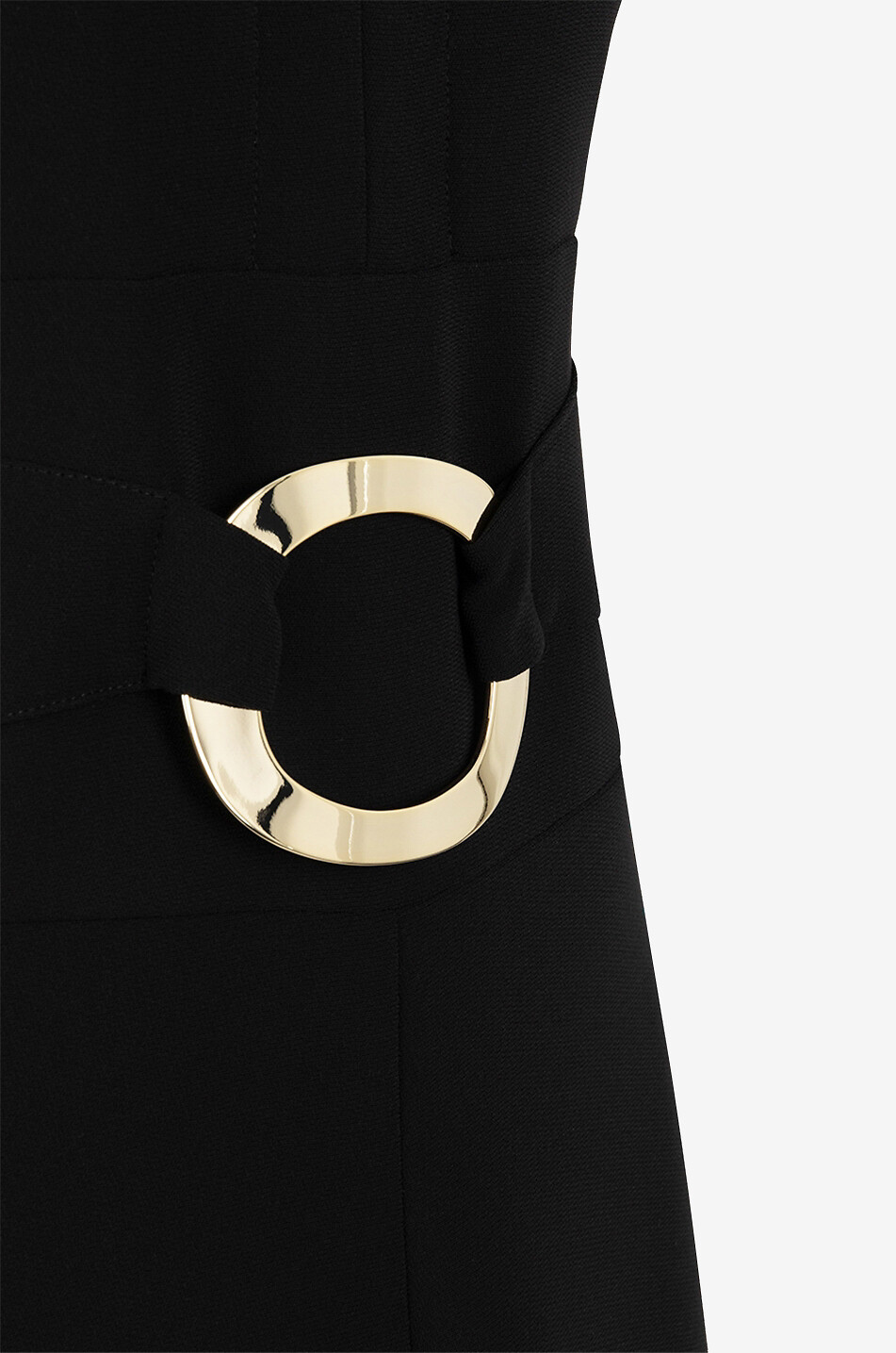 Robe midi sans manches en crêpe à boucle bijou