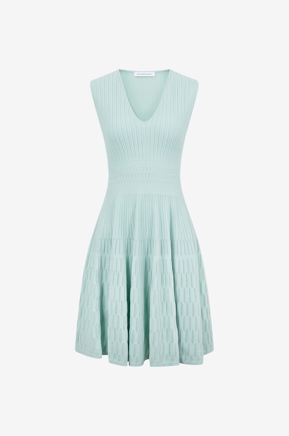 Robe courte sans manches en maille Rupi Kaur