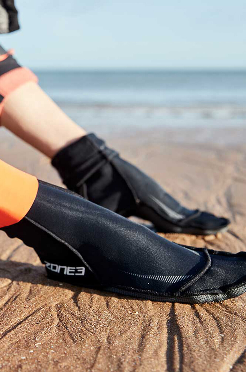 ZONE3 Surf- und Schwimmsocken aus Neopren Unisex SCHWARZ 4