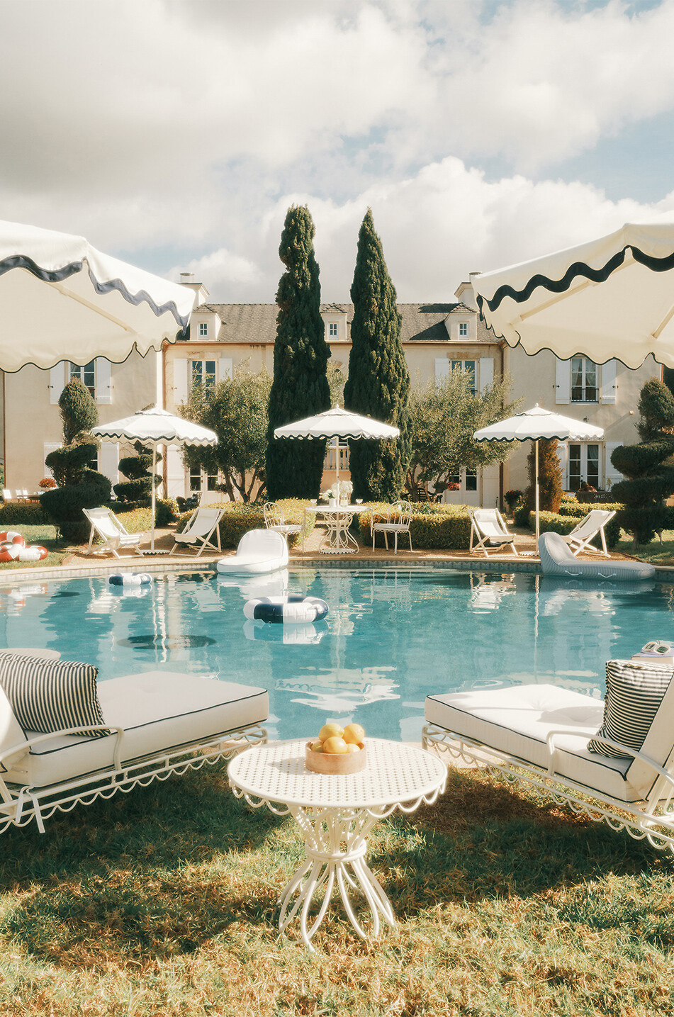 BUSINESS & PLEASURE CO. Bouée de piscine The Classic Pool Float Small Maison BLEU 5