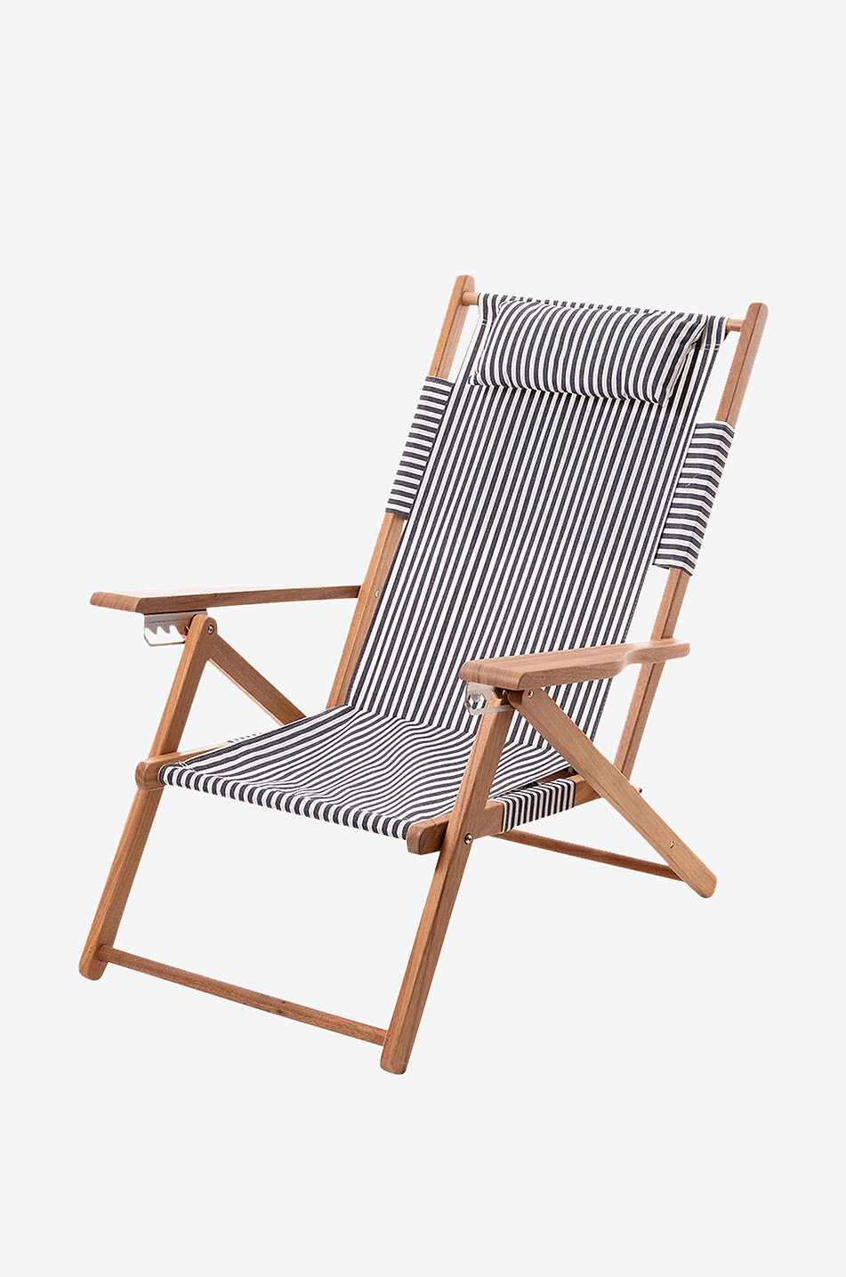 BUSINESS & PLEASURE CO. Klappstuhl aus Holz und Segeltuch The Tommy Chair Lauren's Navy Stripe Haus BUNT 1