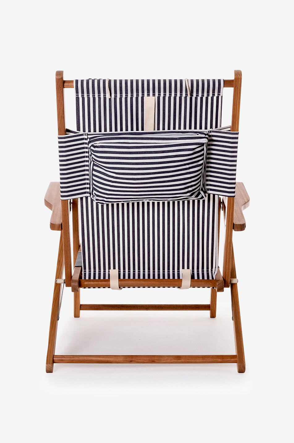 BUSINESS & PLEASURE CO. Klappstuhl aus Holz und Segeltuch The Tommy Chair Lauren's Navy Stripe Haus BUNT 3