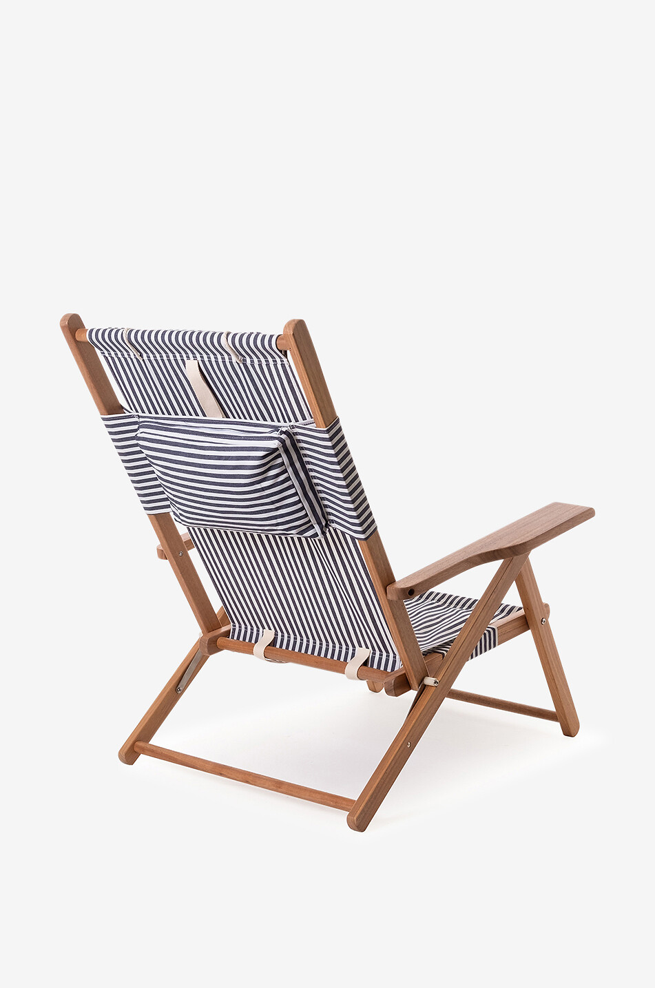 BUSINESS & PLEASURE CO. Klappstuhl aus Holz und Segeltuch The Tommy Chair Lauren's Navy Stripe Haus BUNT 4