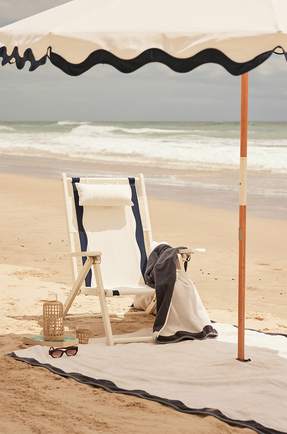 BUSINESS & PLEASURE CO. Klappstuhl aus Holz und Segeltuch The Tommy Chair Riviera Haus BUNT 8