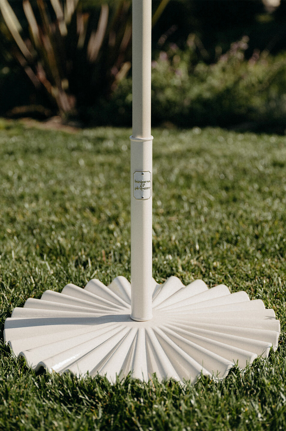 BUSINESS & PLEASURE CO. The Clamshell parasol base Home BEIGE 5