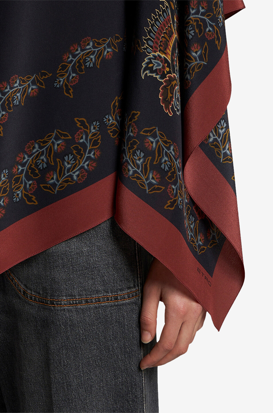 Poncho aus Seidenmusselin mit Blütenprint