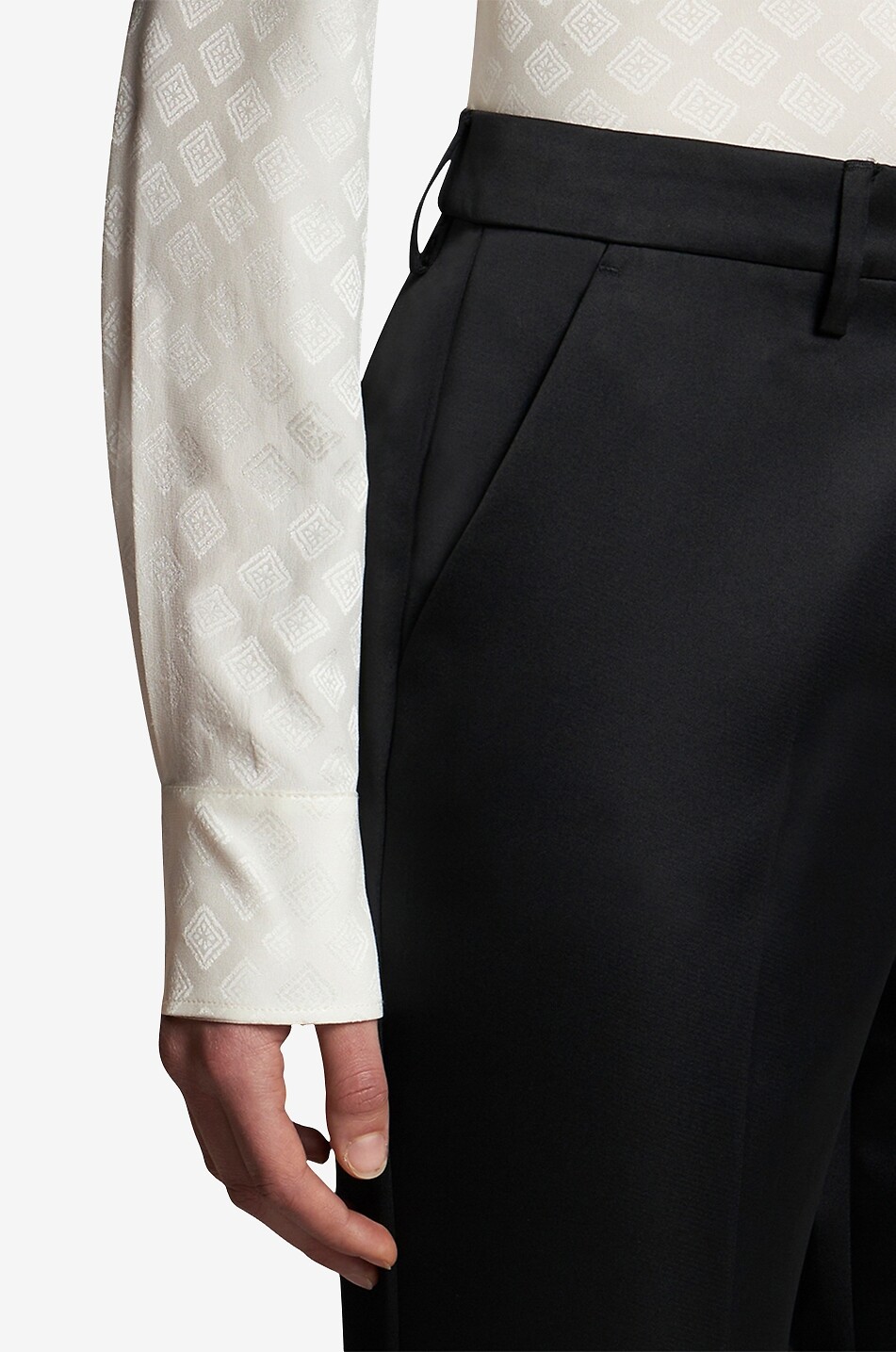 Pantalon cigarette en satin