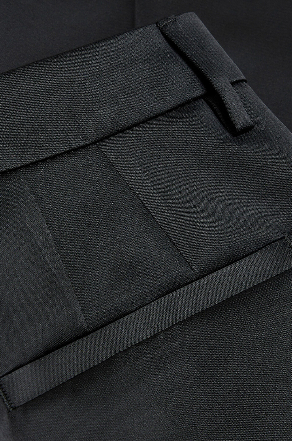 Pantalon cigarette en satin